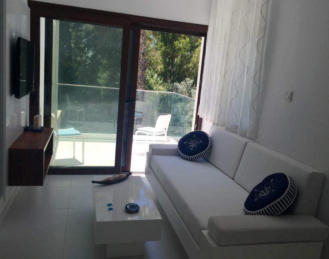 Modern Seaview Beach Studio Limassol Extérieur photo