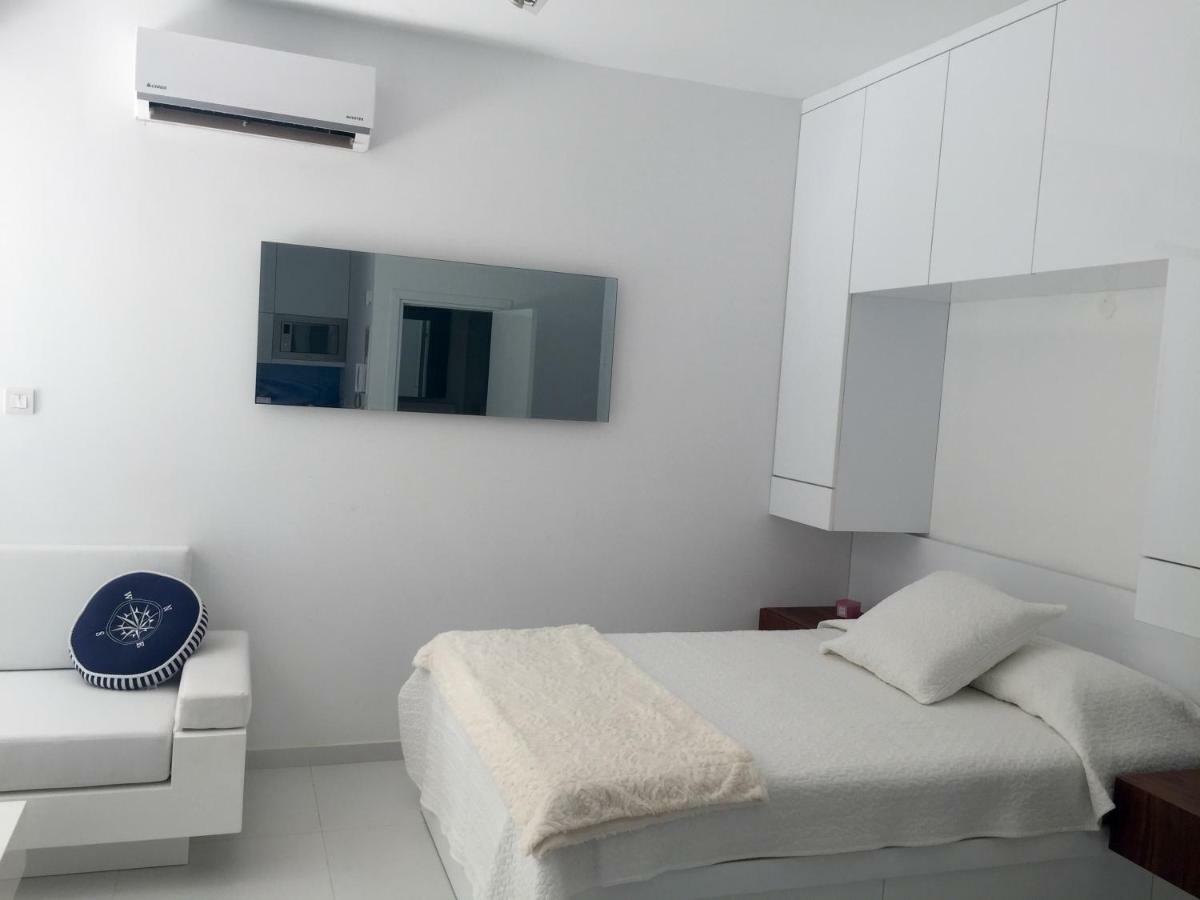 Modern Seaview Beach Studio Limassol Extérieur photo